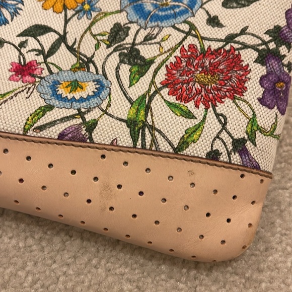 Gucci Zip Messenger Bag Flora Canvas with Perforated Leather Medium - Picture 3 of 12